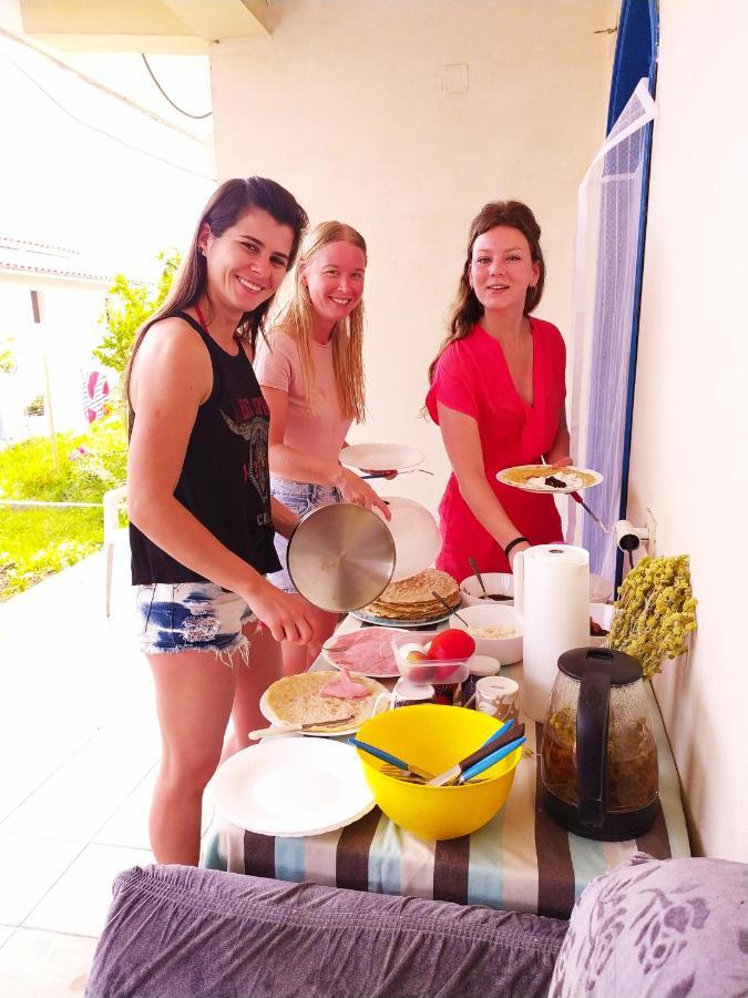 Pinegroove Hostel Vlora Bagian luar foto