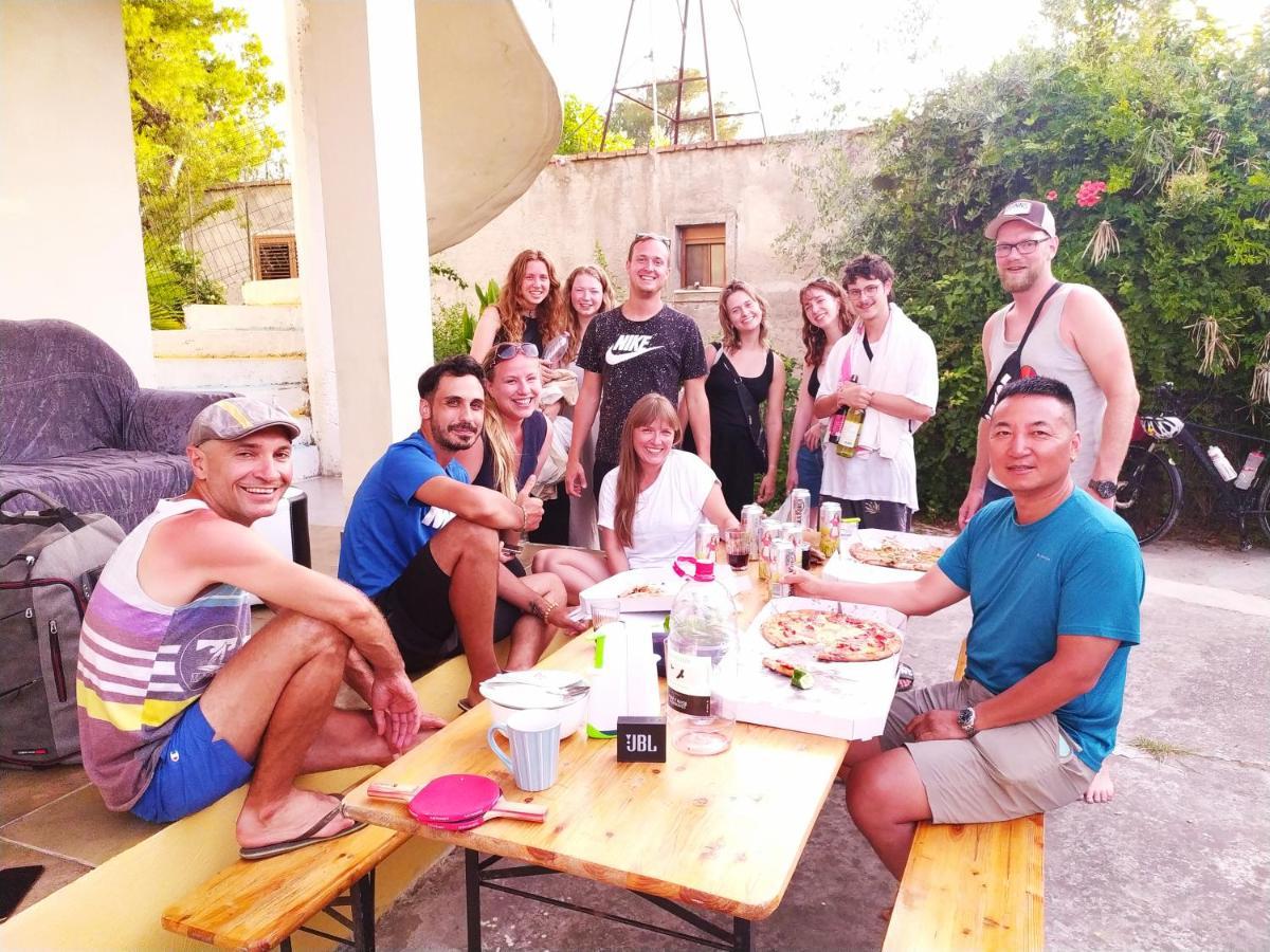 Pinegroove Hostel Vlora Bagian luar foto