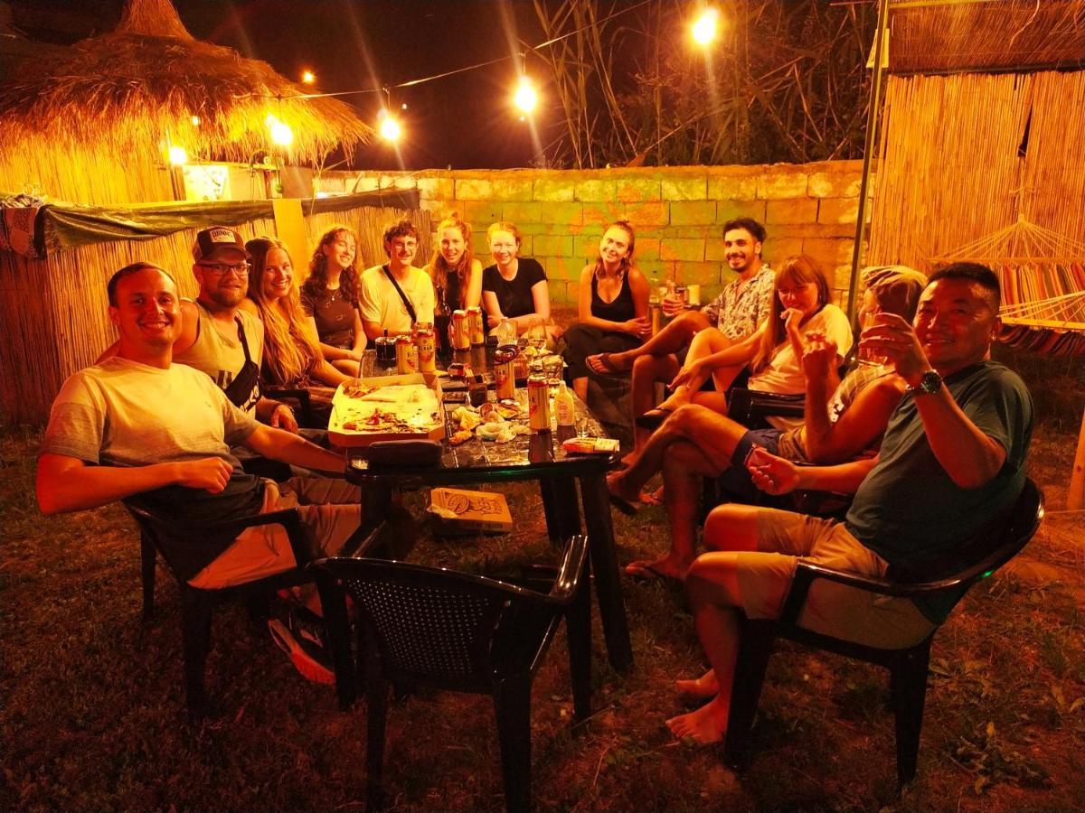 Pinegroove Hostel Vlora Bagian luar foto
