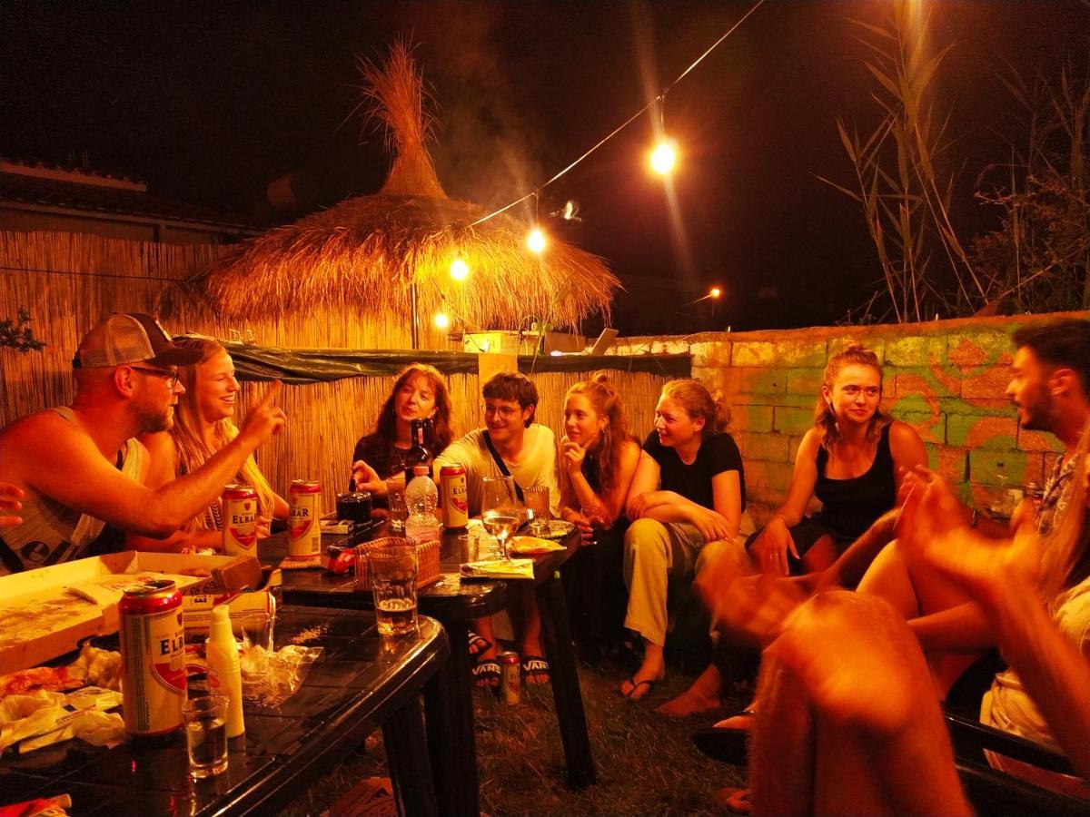 Pinegroove Hostel Vlora Bagian luar foto