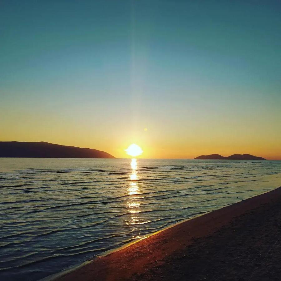 Pinegroove Hostel Vlora Bagian luar foto