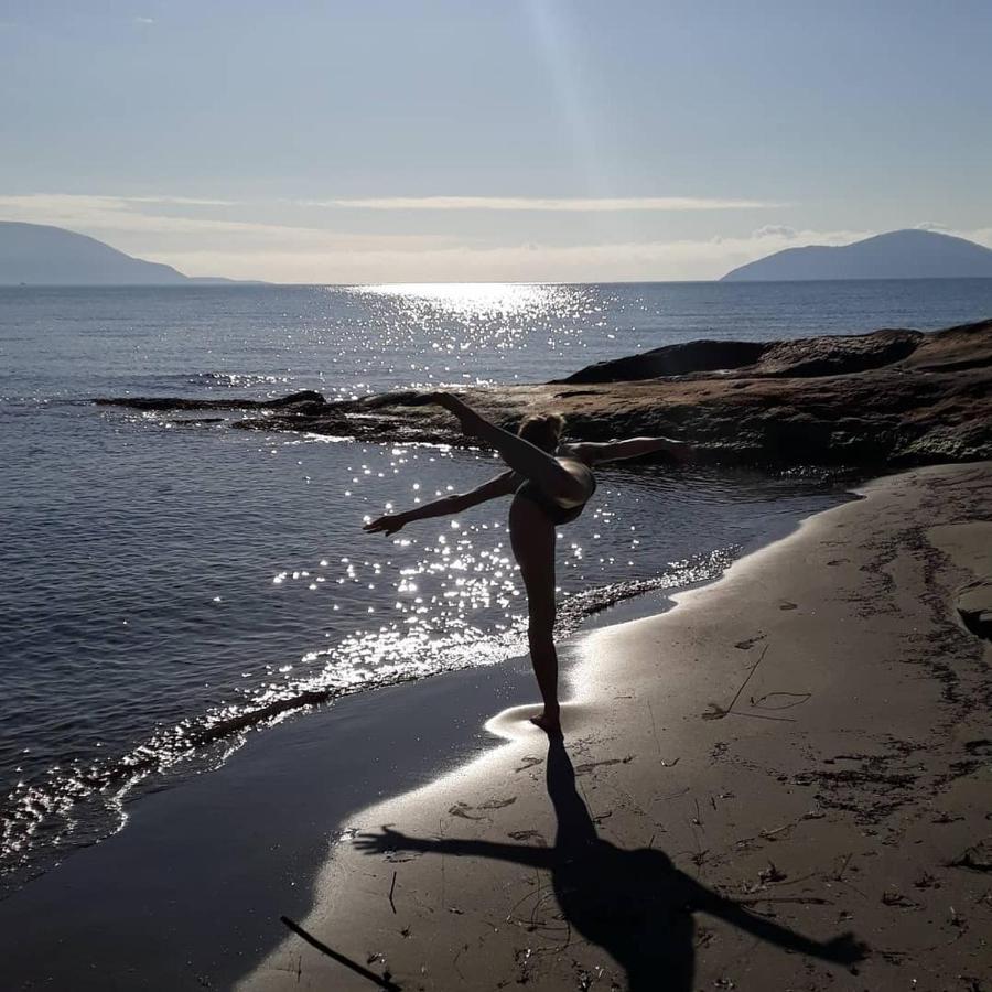 Pinegroove Hostel Vlora Bagian luar foto