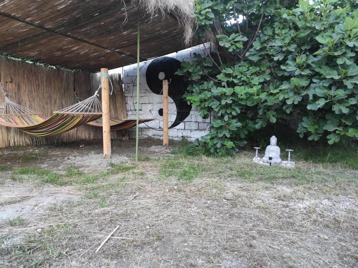 Pinegroove Hostel Vlora Bagian luar foto