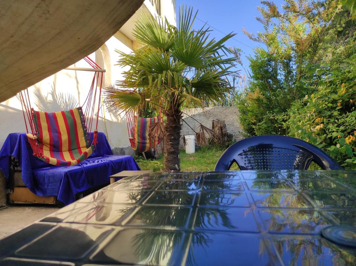 Pinegroove Hostel Vlora Bagian luar foto