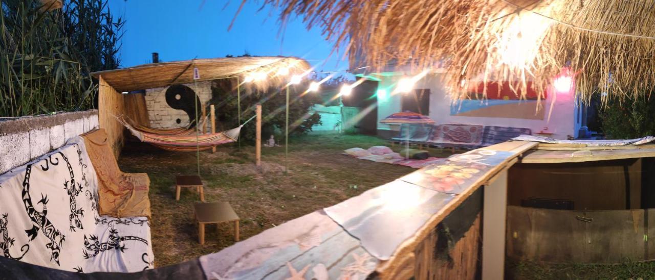 Pinegroove Hostel Vlora Bagian luar foto
