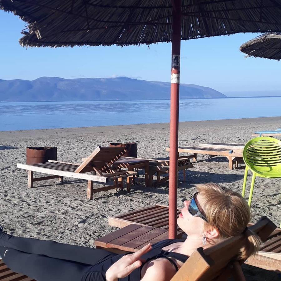 Pinegroove Hostel Vlora Bagian luar foto