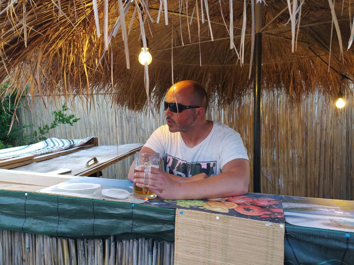 Pinegroove Hostel Vlora Bagian luar foto