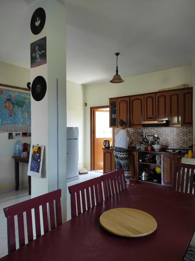 Pinegroove Hostel Vlora Bagian luar foto