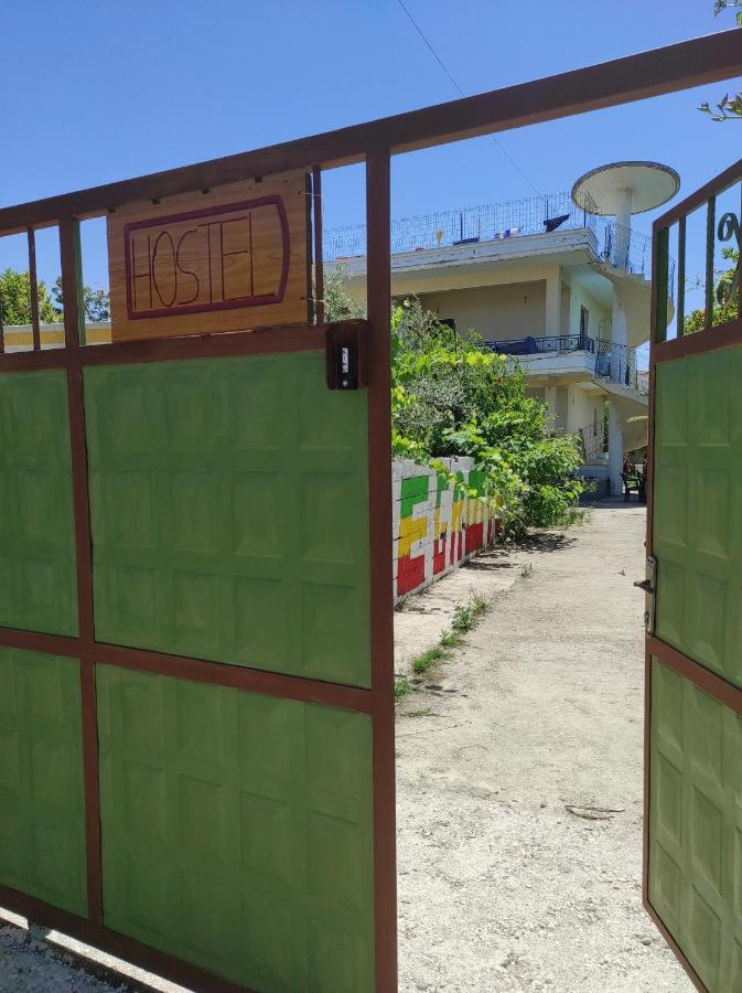 Pinegroove Hostel Vlora Bagian luar foto