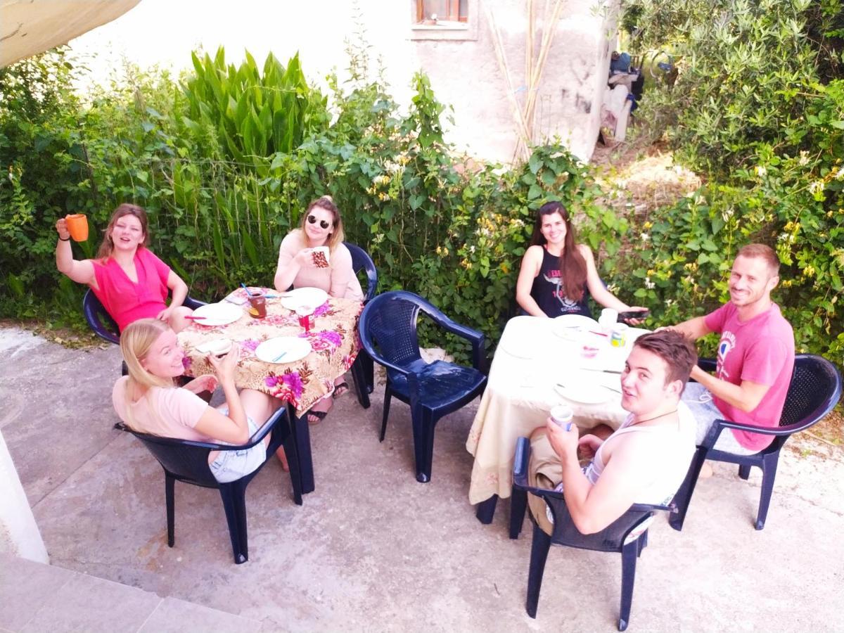 Pinegroove Hostel Vlora Bagian luar foto