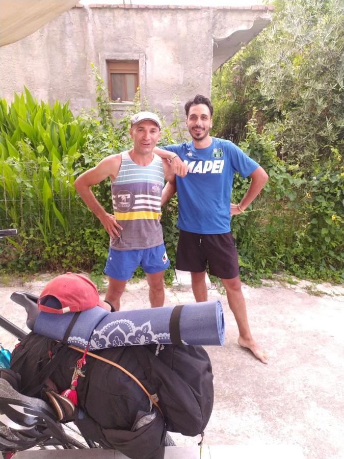 Pinegroove Hostel Vlora Bagian luar foto