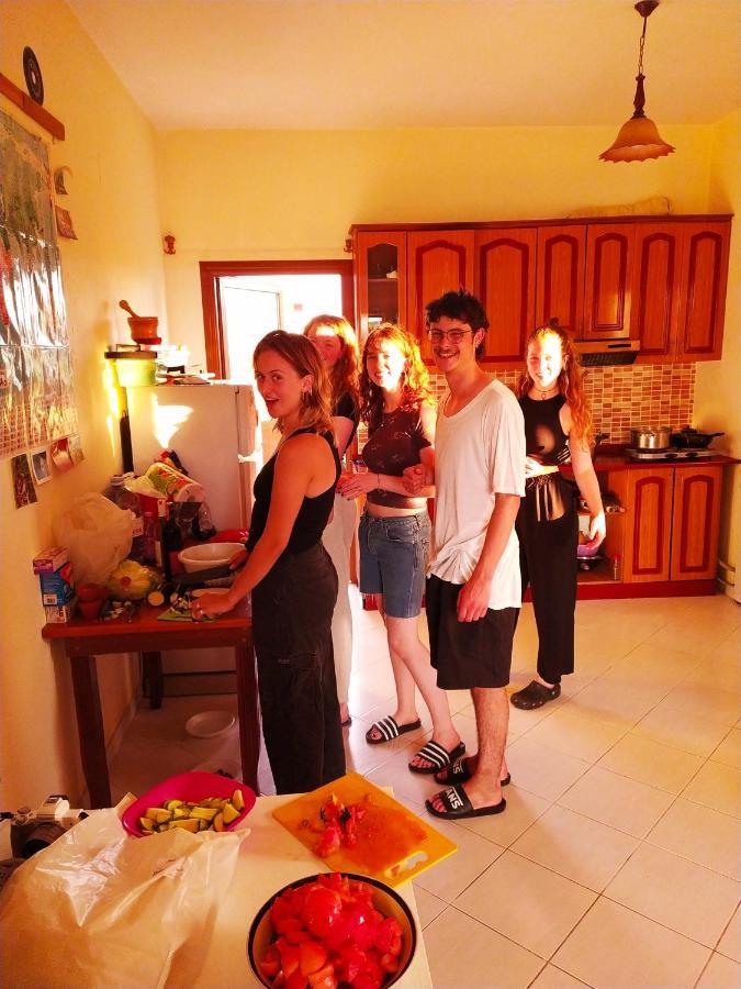 Pinegroove Hostel Vlora Bagian luar foto