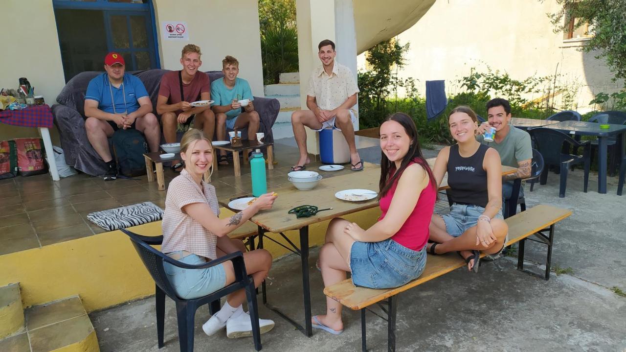 Pinegroove Hostel Vlora Bagian luar foto