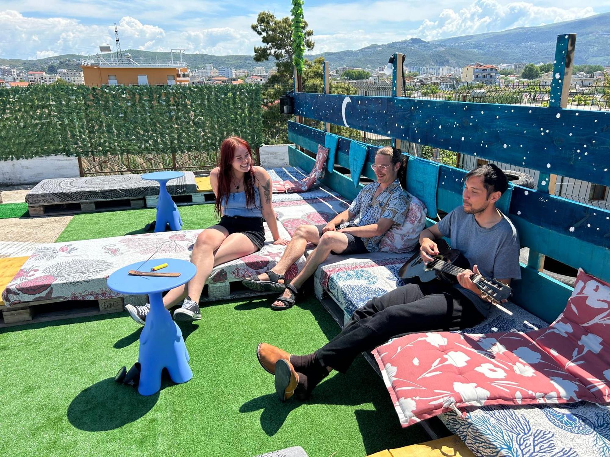 Pinegroove Hostel Vlora Bagian luar foto